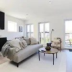 The Wembley Park Sanctuary - Stunning 2Bdr Flat With Balcony